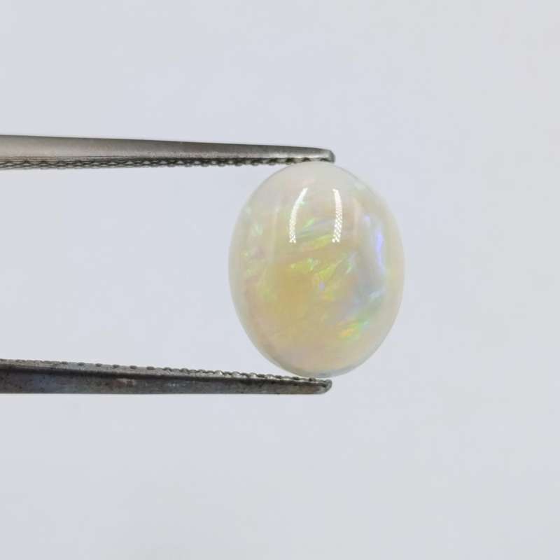 Beautiful multi color opal of 2,1 carat
