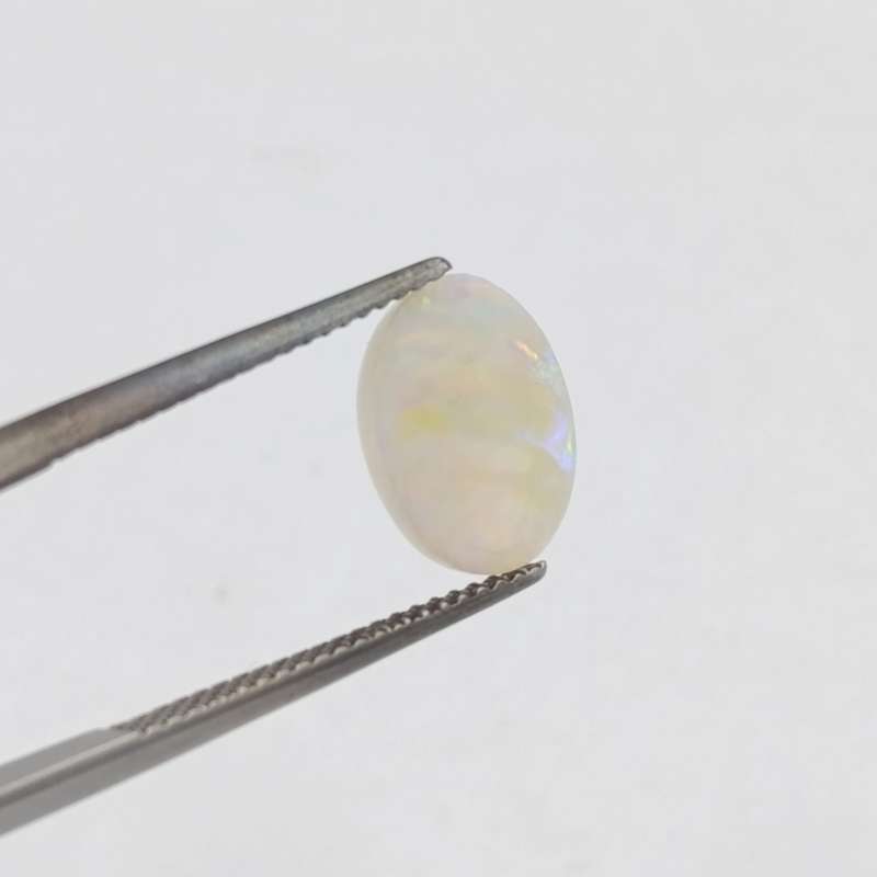 Beautiful multi color opal of 2,1 carat