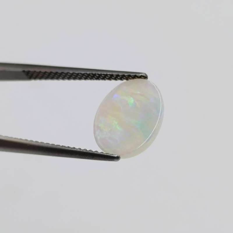 Beautiful multi color opal of 2,1 carat