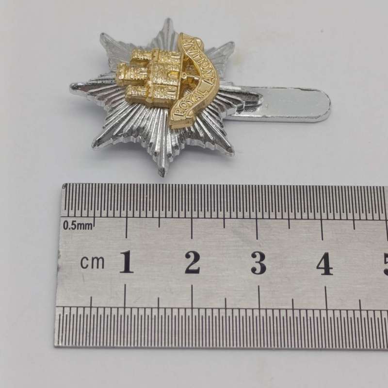 Royal Anglain regiment cap badge