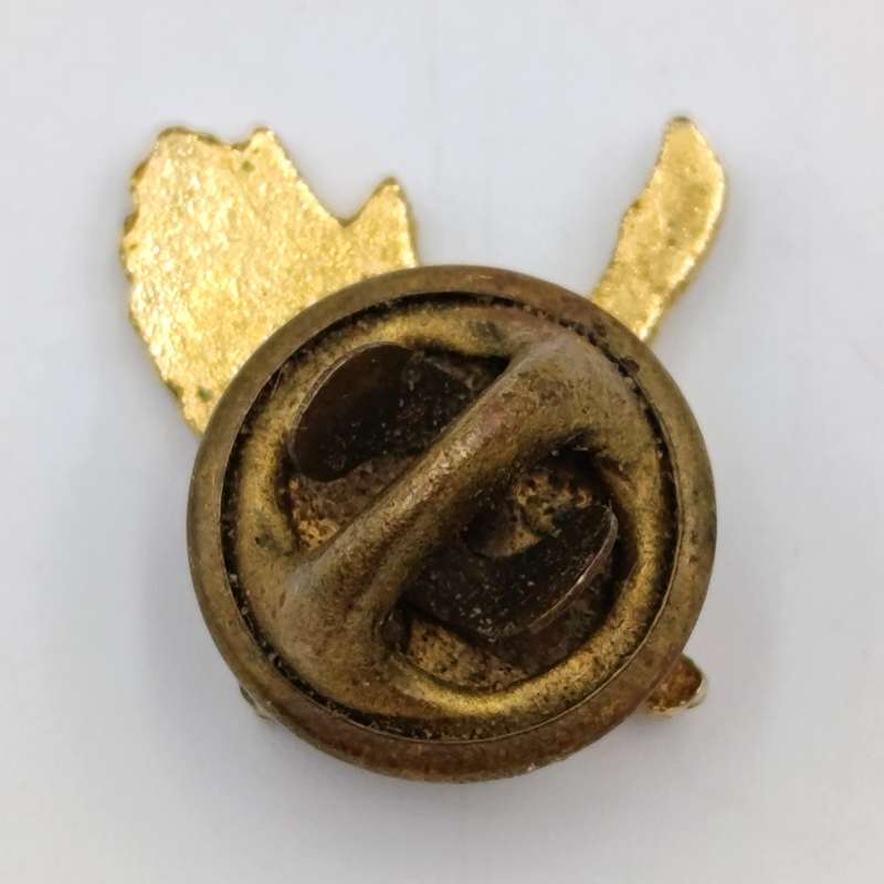 Vintage Gulf Airlines lapel pin badge