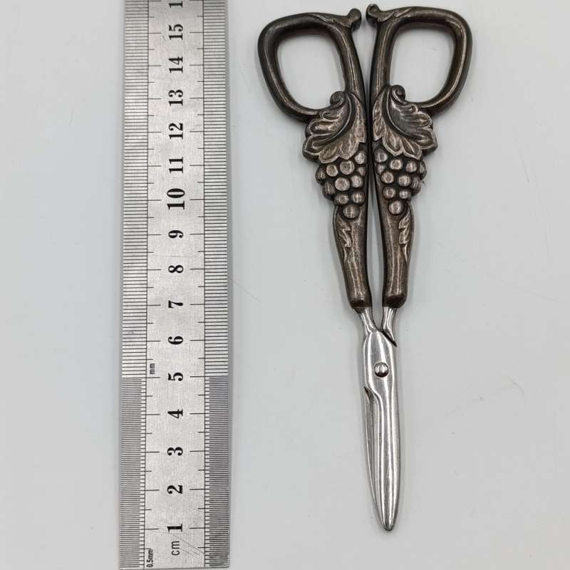 Vintage Sola 90 grape scissors
