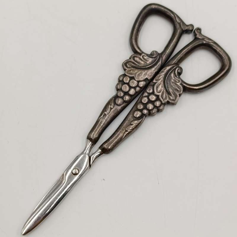 Vintage Sola 90 grape scissors