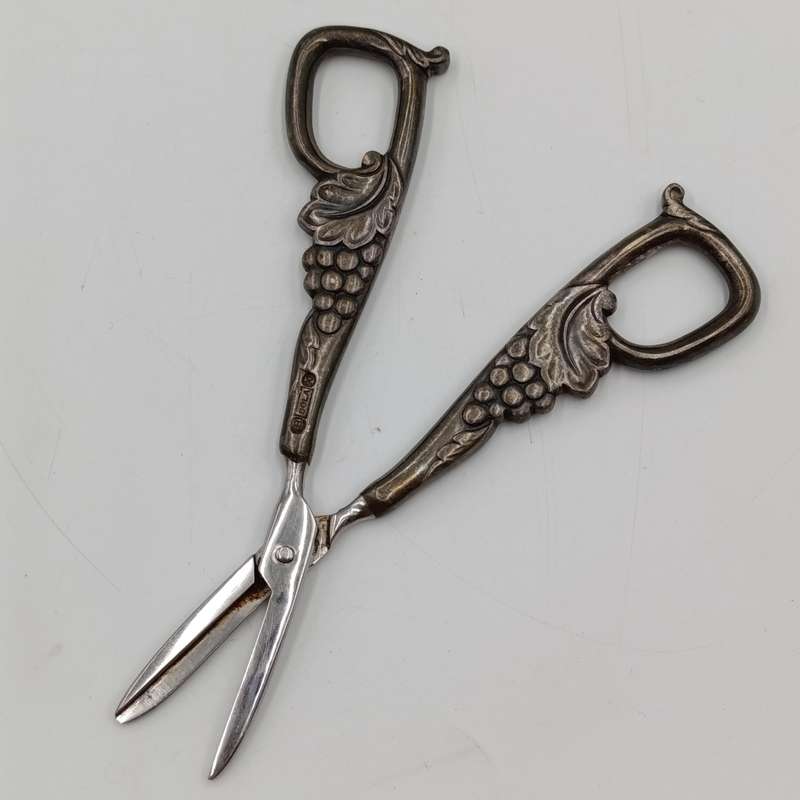 Vintage Sola 90 grape scissors