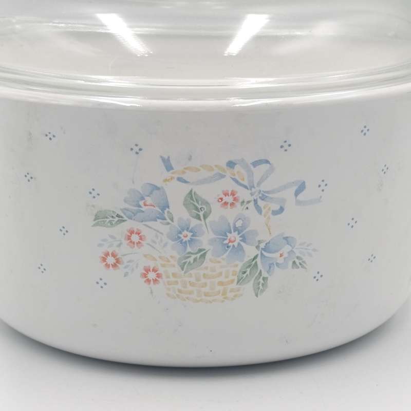 Vintage Corning ware pot with lid