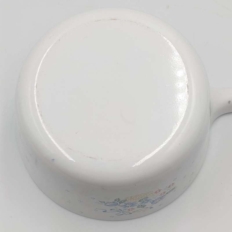 Vintage Corning ware pot with lid