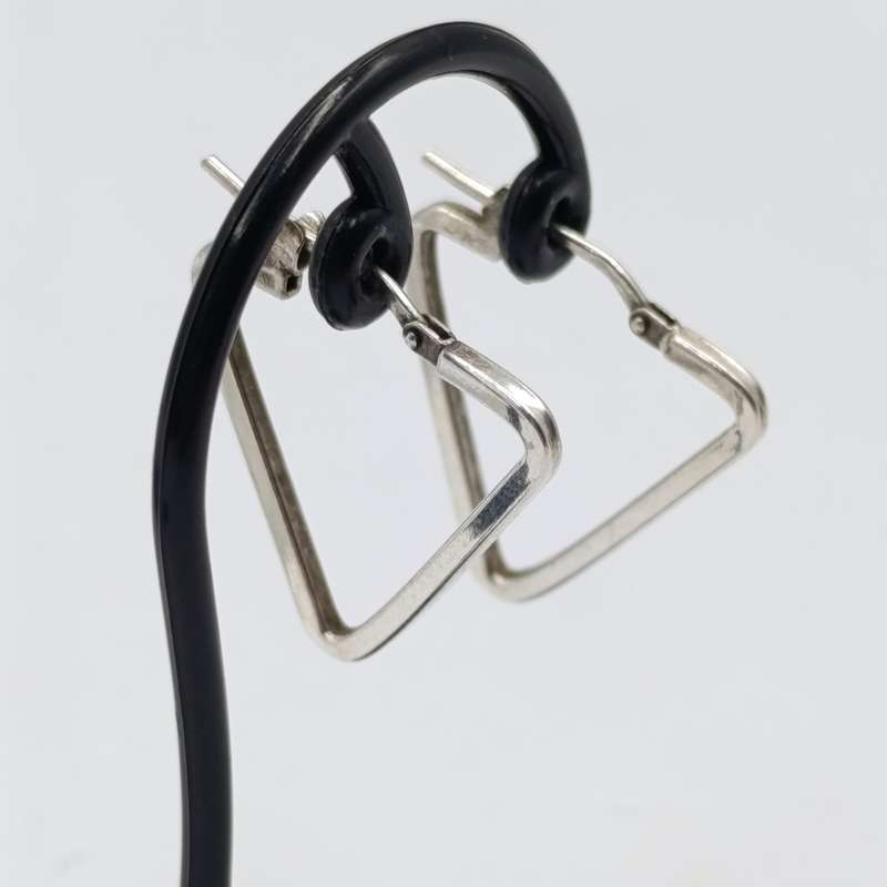 Pair of sterling silver triangle earrings - weighs 2,3 grams