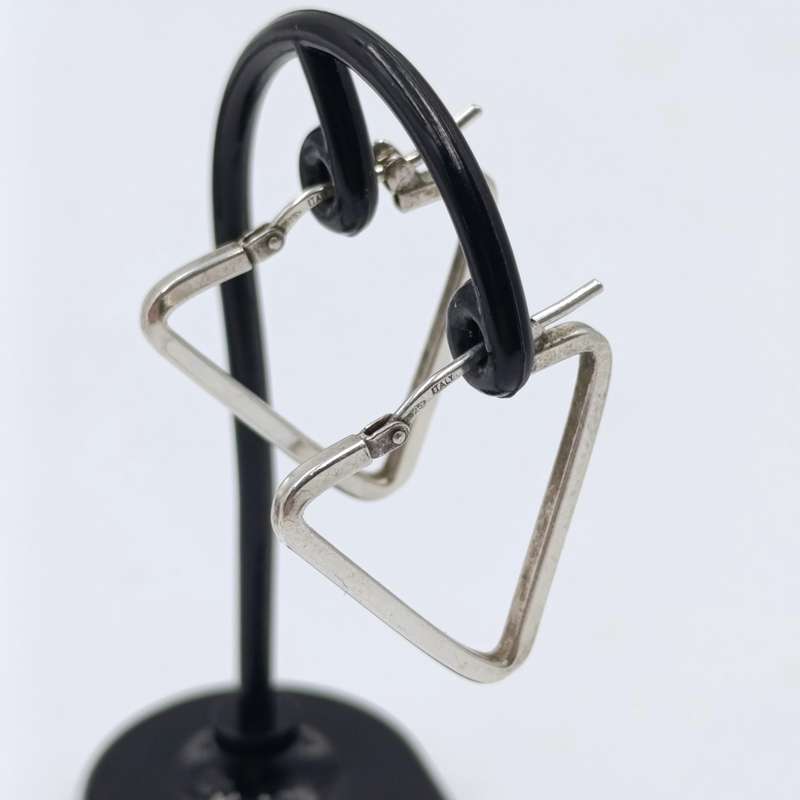 Pair of sterling silver triangle earrings - weighs 2,3 grams