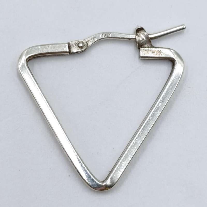 Pair of sterling silver triangle earrings - weighs 2,3 grams