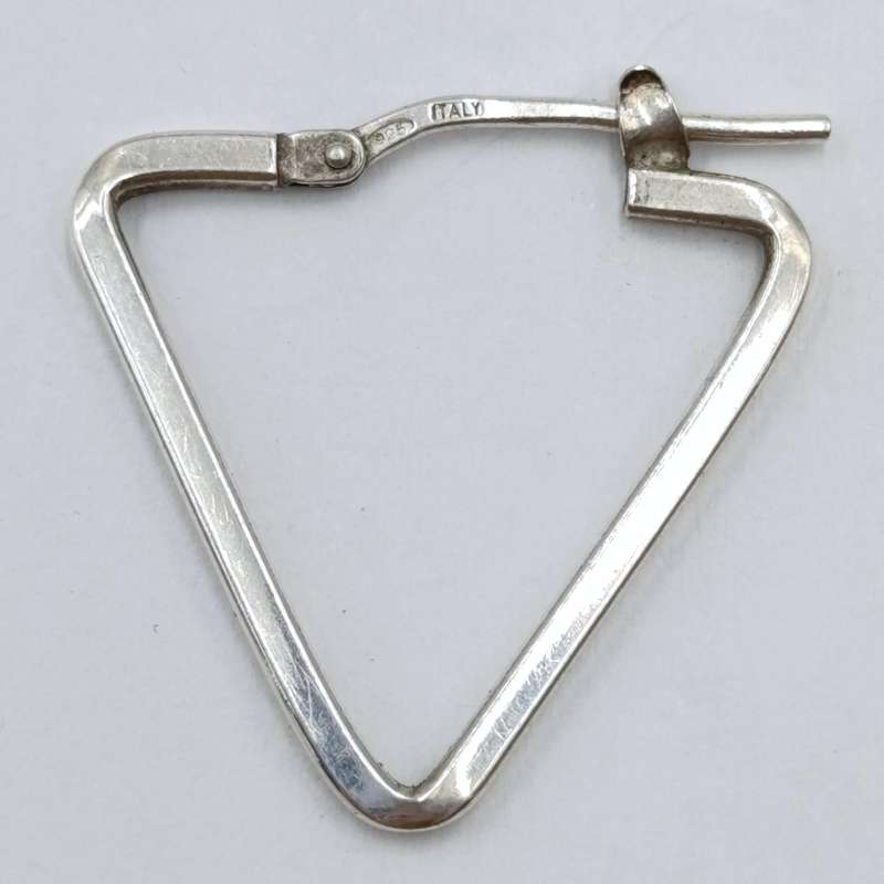 Pair of sterling silver triangle earrings - weighs 2,3 grams