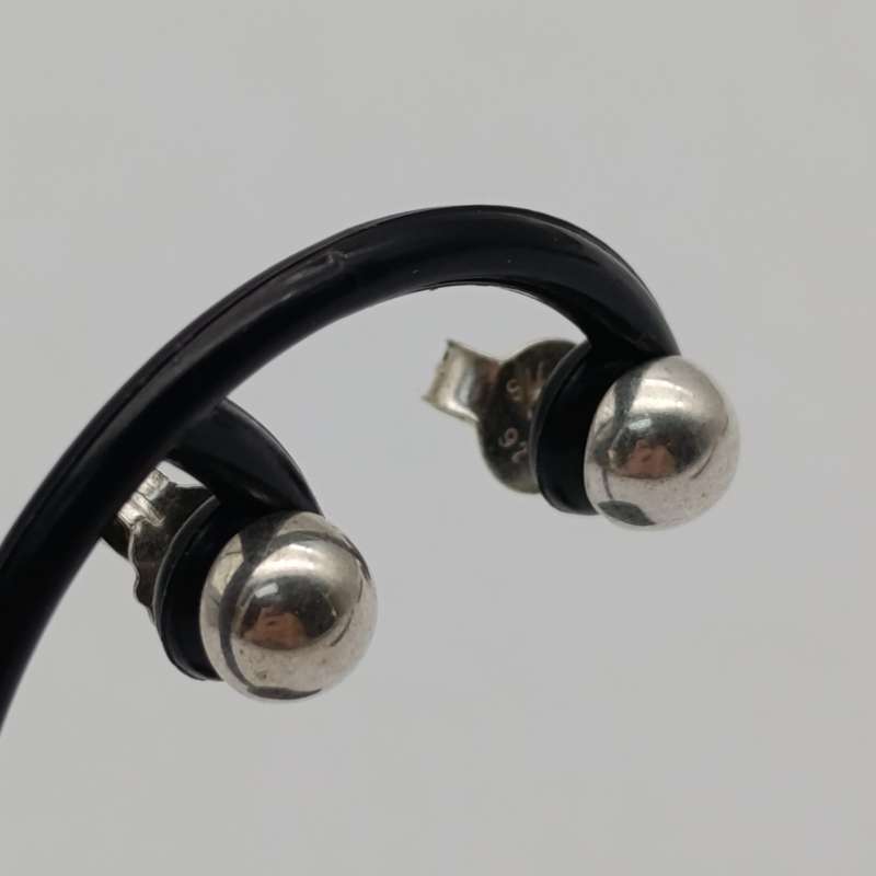 Pair of sterling silver studs earrings - weighs 0.2g