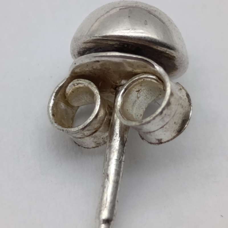 Pair of sterling silver studs earrings - weighs 0.2g