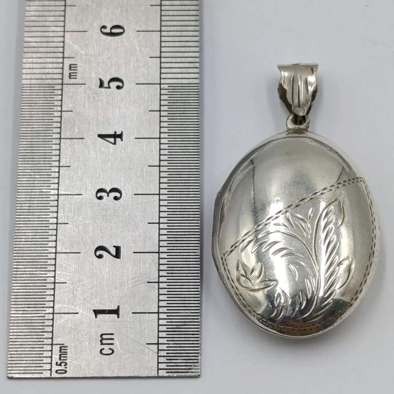 Sterling silver locket pendant - weighs 8,0 grams