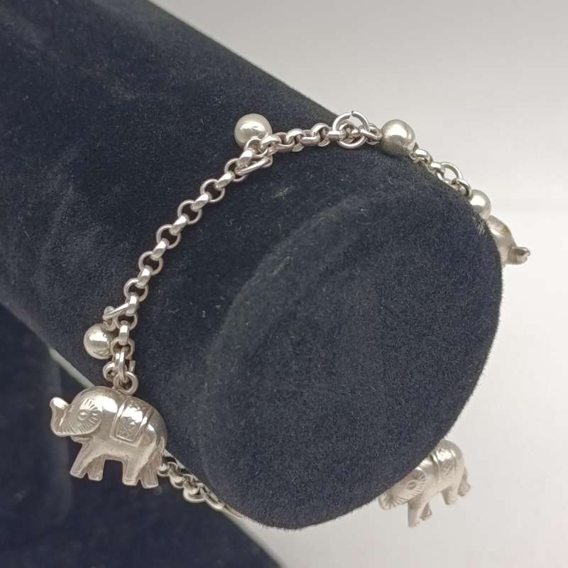 Sterling silver elephant charm bracelet - weighs 15.4g - length 19cm