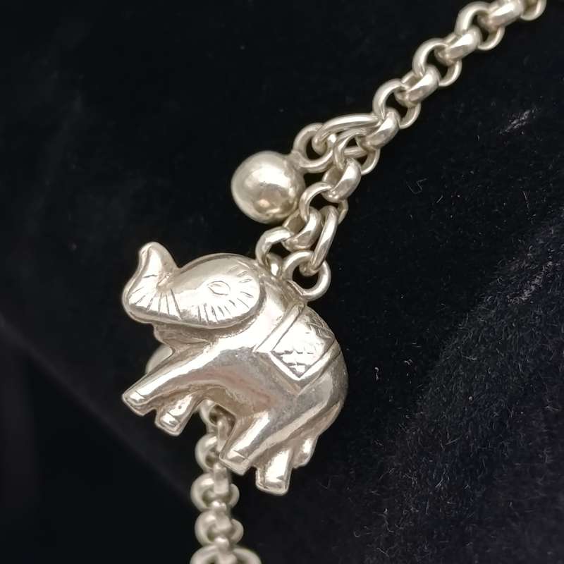 Sterling silver elephant charm bracelet - weighs 15.4g - length 19cm