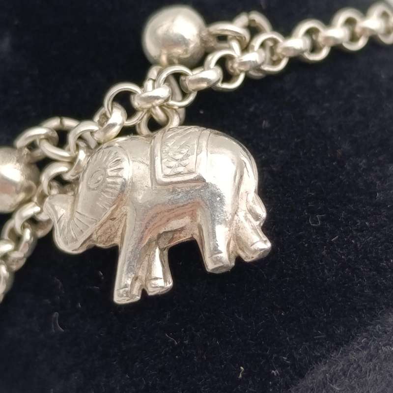 Sterling silver elephant charm bracelet - weighs 15.4g - length 19cm