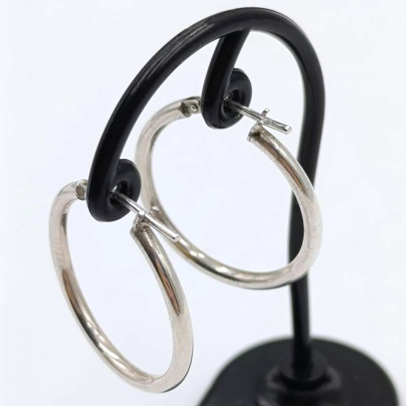 Pair of sterling silver hoop earrings - weighs 2,1 grams