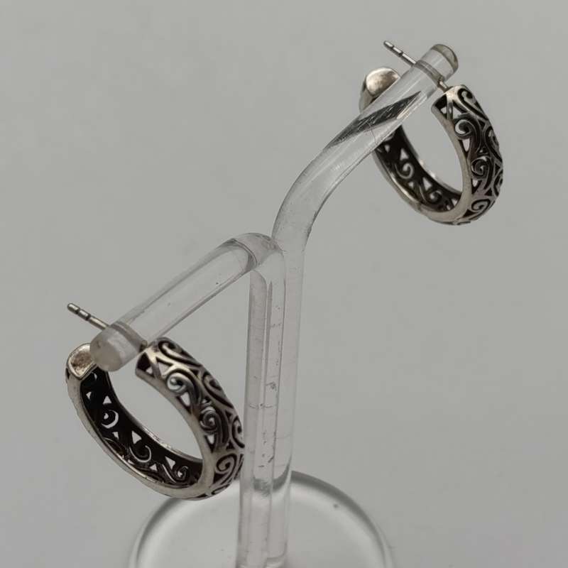 Pair of sterling silver hoop earrings - weighs 6.7g