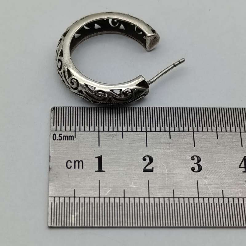 Pair of sterling silver hoop earrings - weighs 6.7g