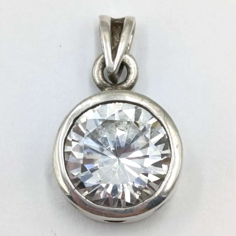 Sterling silver pendant with large clear stone - weighs 3,8 grams