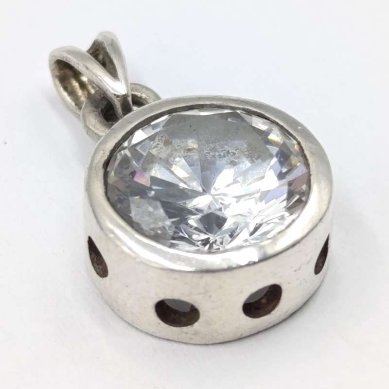 Sterling silver pendant with large clear stone - weighs 3,8 grams