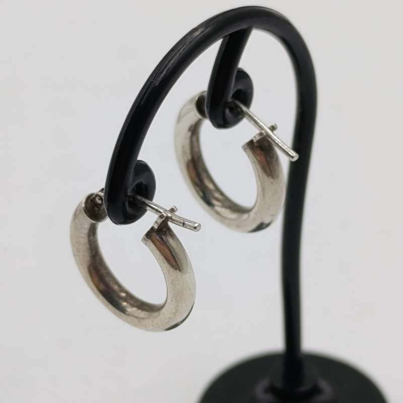 Pair of sterling silver hoop earrings - weighs 1,9 grams