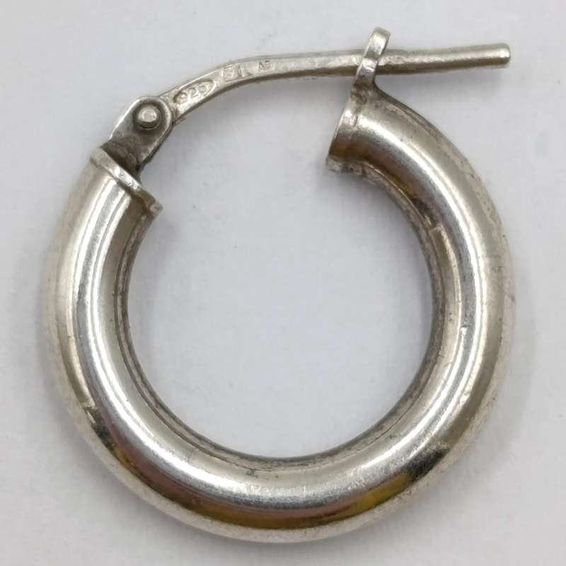 Pair of sterling silver hoop earrings - weighs 1,9 grams