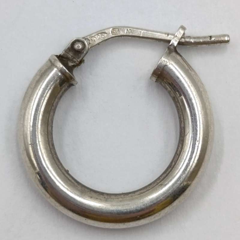 Pair of sterling silver hoop earrings - weighs 1,9 grams
