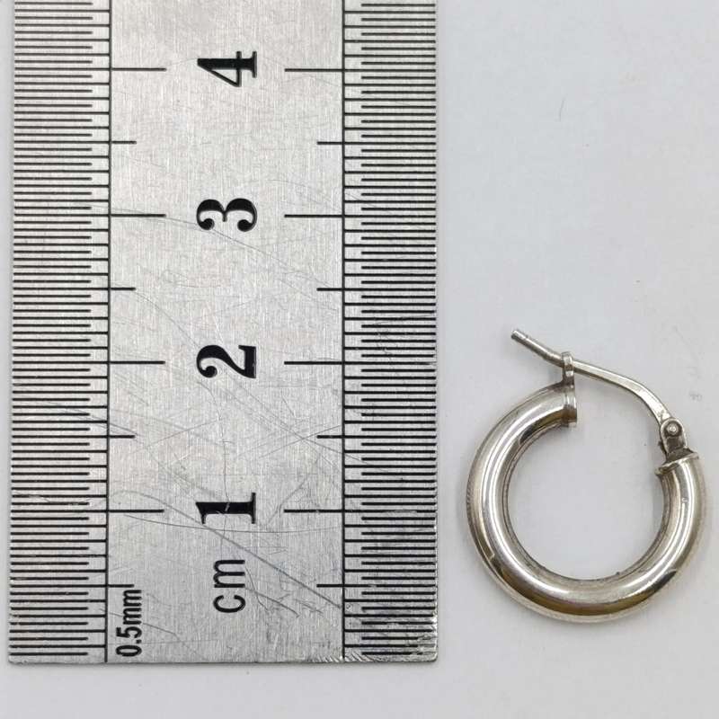 Pair of sterling silver hoop earrings - weighs 1,9 grams