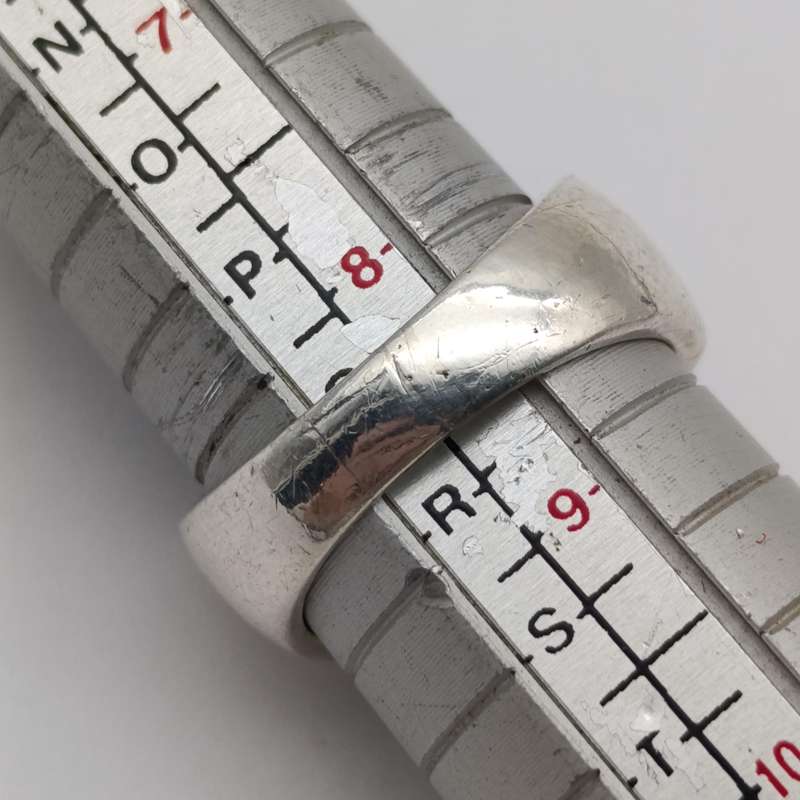 Sterling silver ring with 15 clear stones - weighs 7.3g - size Q