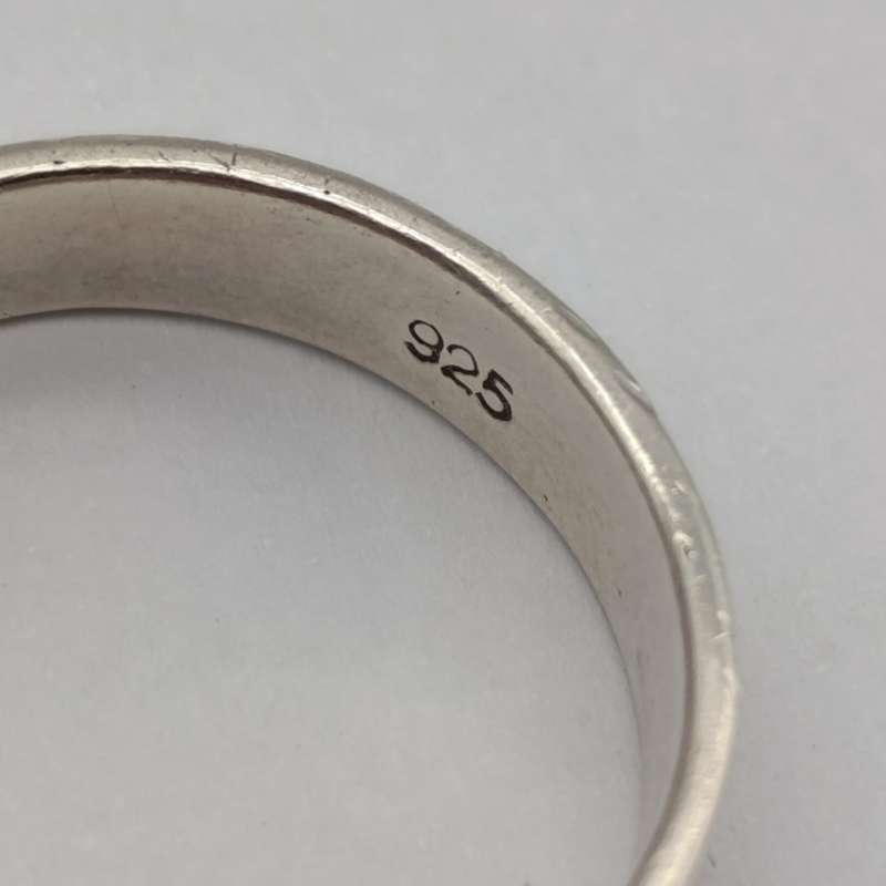 Sterling silver ring with rope design - weighs 3.2g