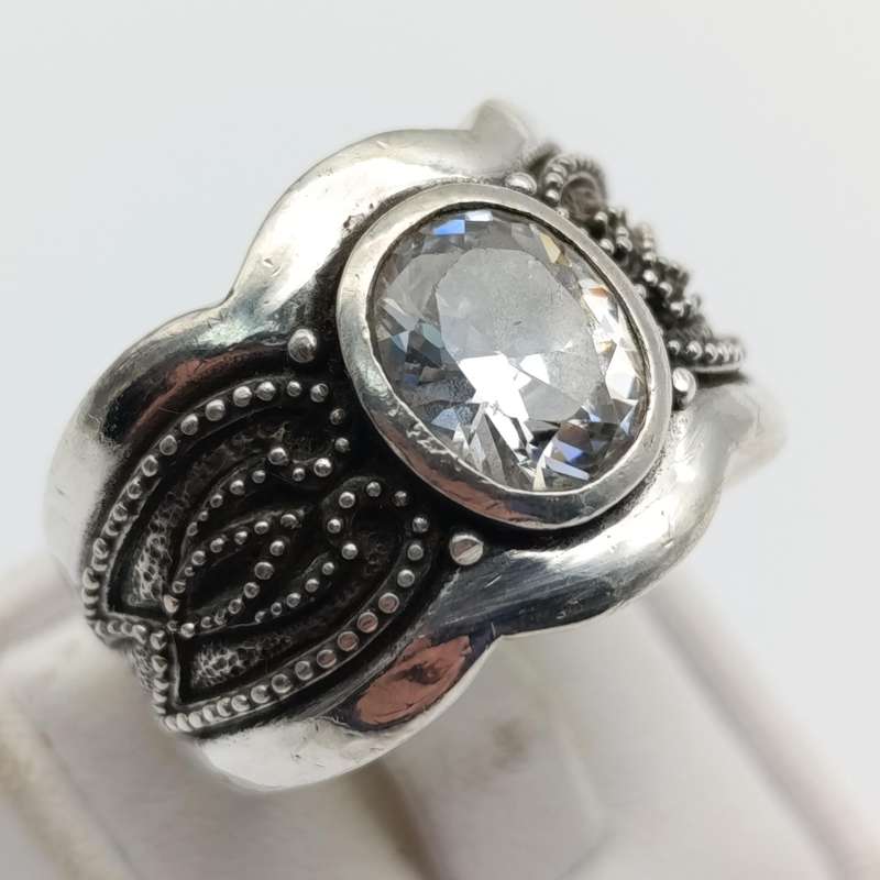 Bulky sterling silver ring with large clear stone - weighs 15,1g - size Q