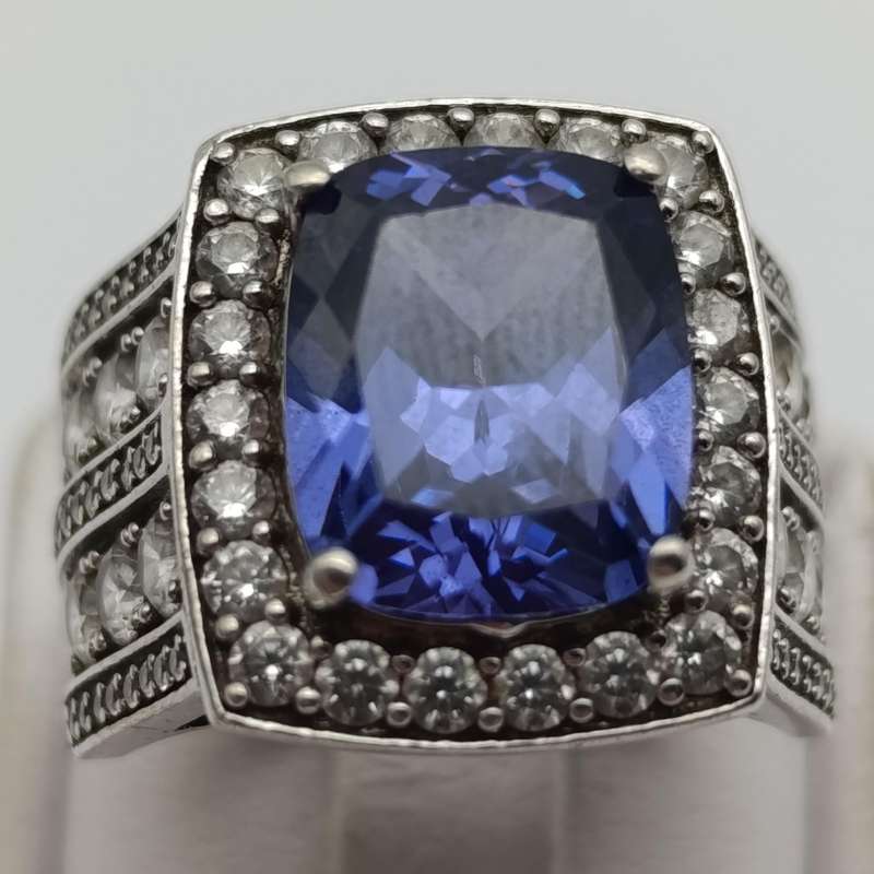 Beautiful sterling silver ring with purple stone and clear stones - weighs 10g - size P