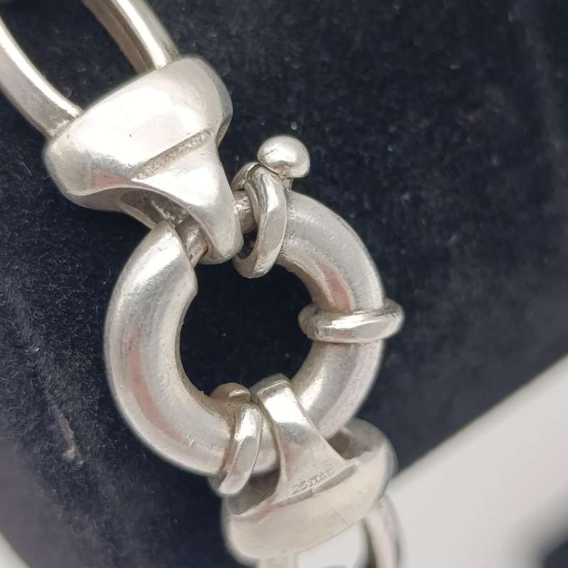 Very unique sterling silver bracelet - weighs 18.6g - length 21cm