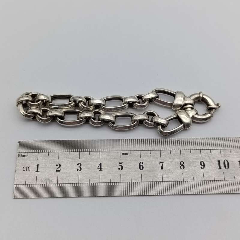 Very unique sterling silver bracelet - weighs 18.6g - length 21cm