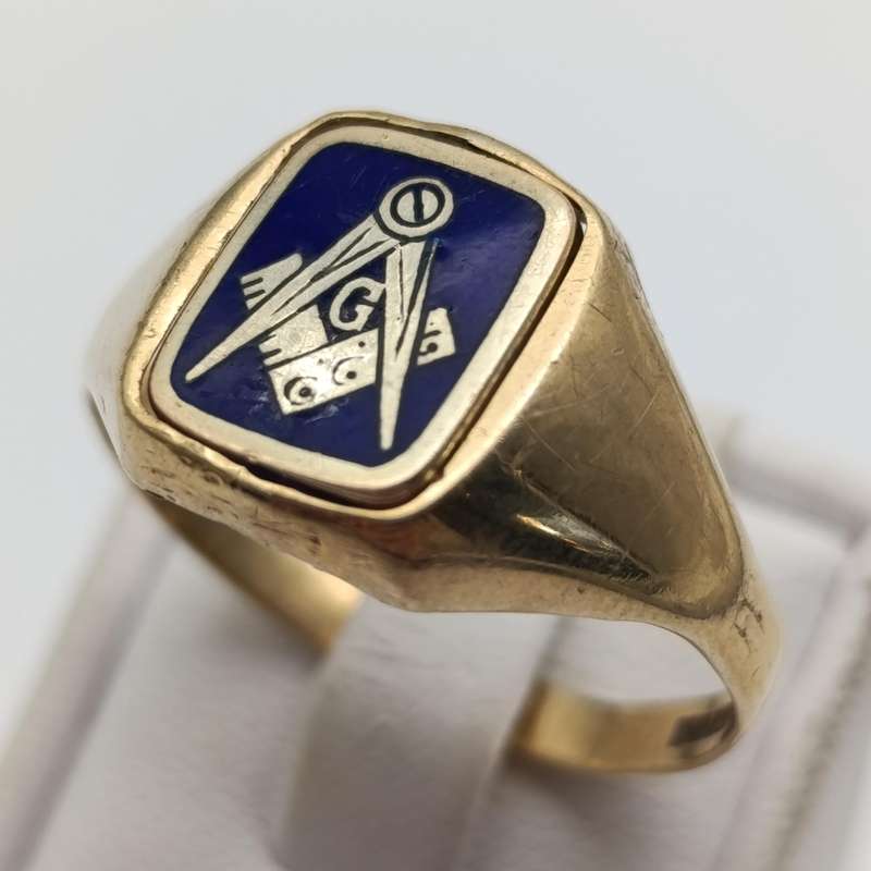 9kt Gold Masonic crest ring with rotating crest - weighs 4.8g - size W