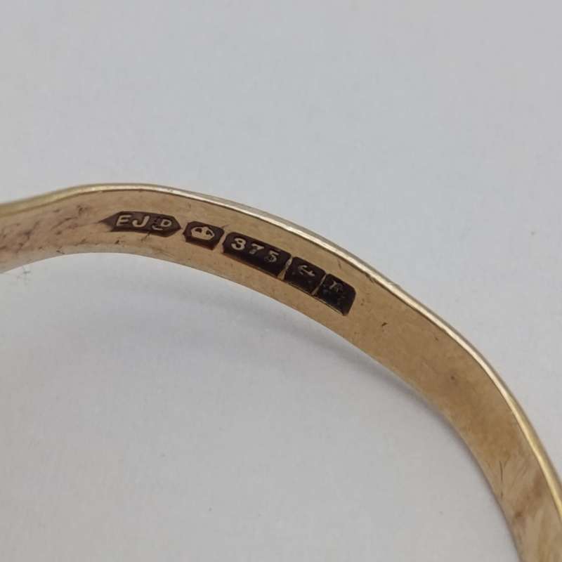 9kt Gold Masonic crest ring with rotating crest - weighs 4.8g - size W