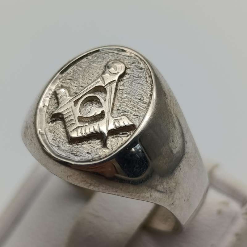 Sterling silver Masonic mens ring - weighs 7.5g - size S 1/2