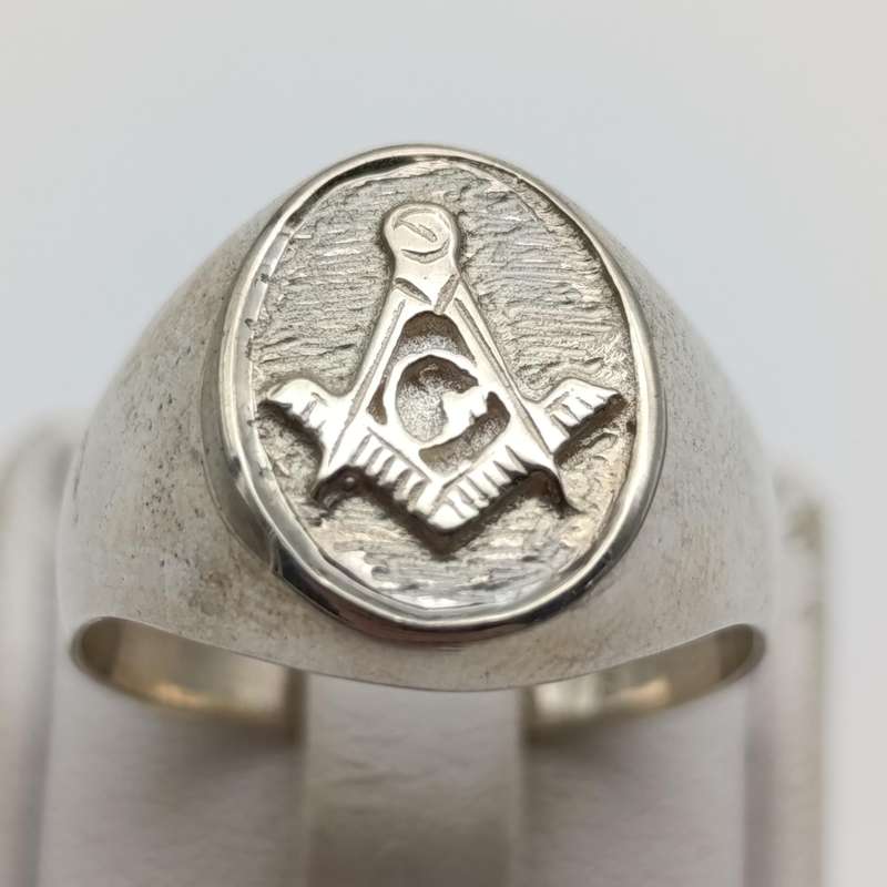 Sterling silver Masonic mens ring - weighs 7.5g - size S 1/2
