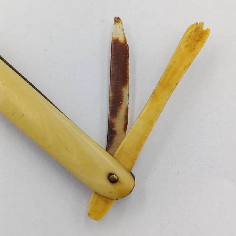 Antique small pocket knife with snuff spoon and picks
