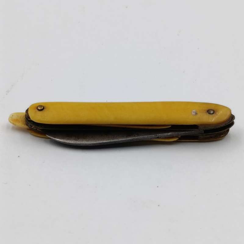 Antique small pocket knife with snuff spoon and picks