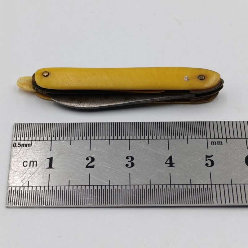 Antique small pocket knife with snuff spoon and picks