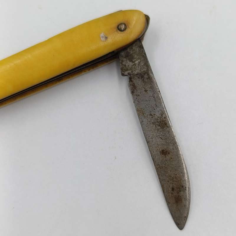 Antique small pocket knife with snuff spoon and picks