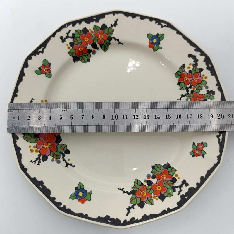 Set of 8 antique Royal Doulton Woburn porcelain plates - medium sized