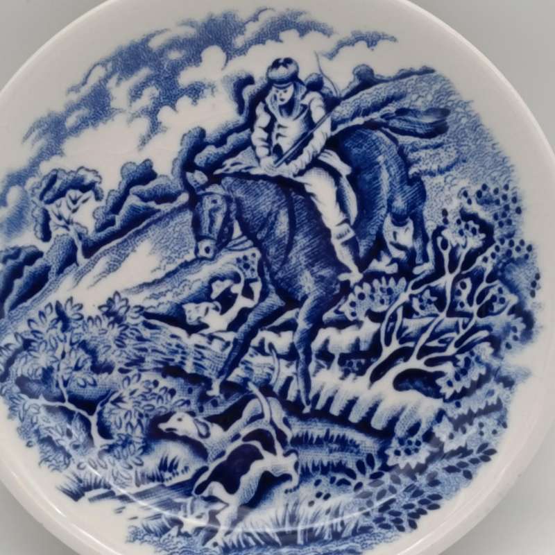 The Hunter by Myott 1982 miniature porcelain plate