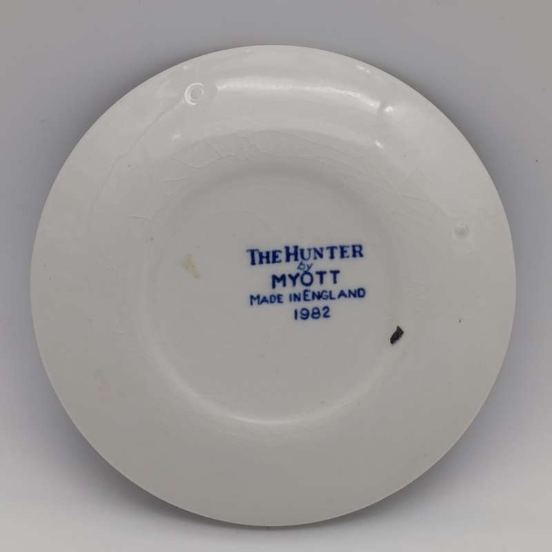 The Hunter by Myott 1982 miniature porcelain plate