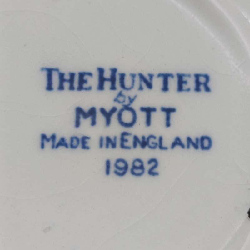 The Hunter by Myott 1982 miniature porcelain plate