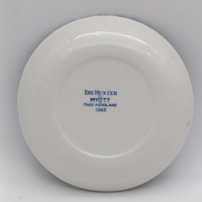 The Hunter by Myott 1982 miniature porcelain plate