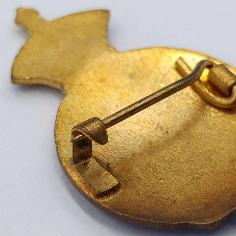WW2 Victoria League lapel pin badge