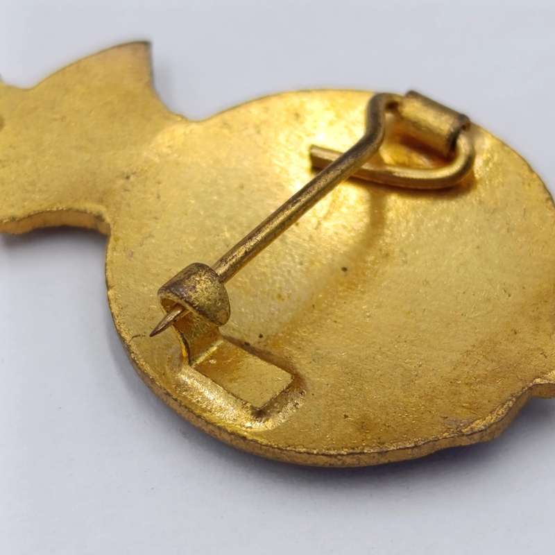 WW2 Victoria League lapel pin badge